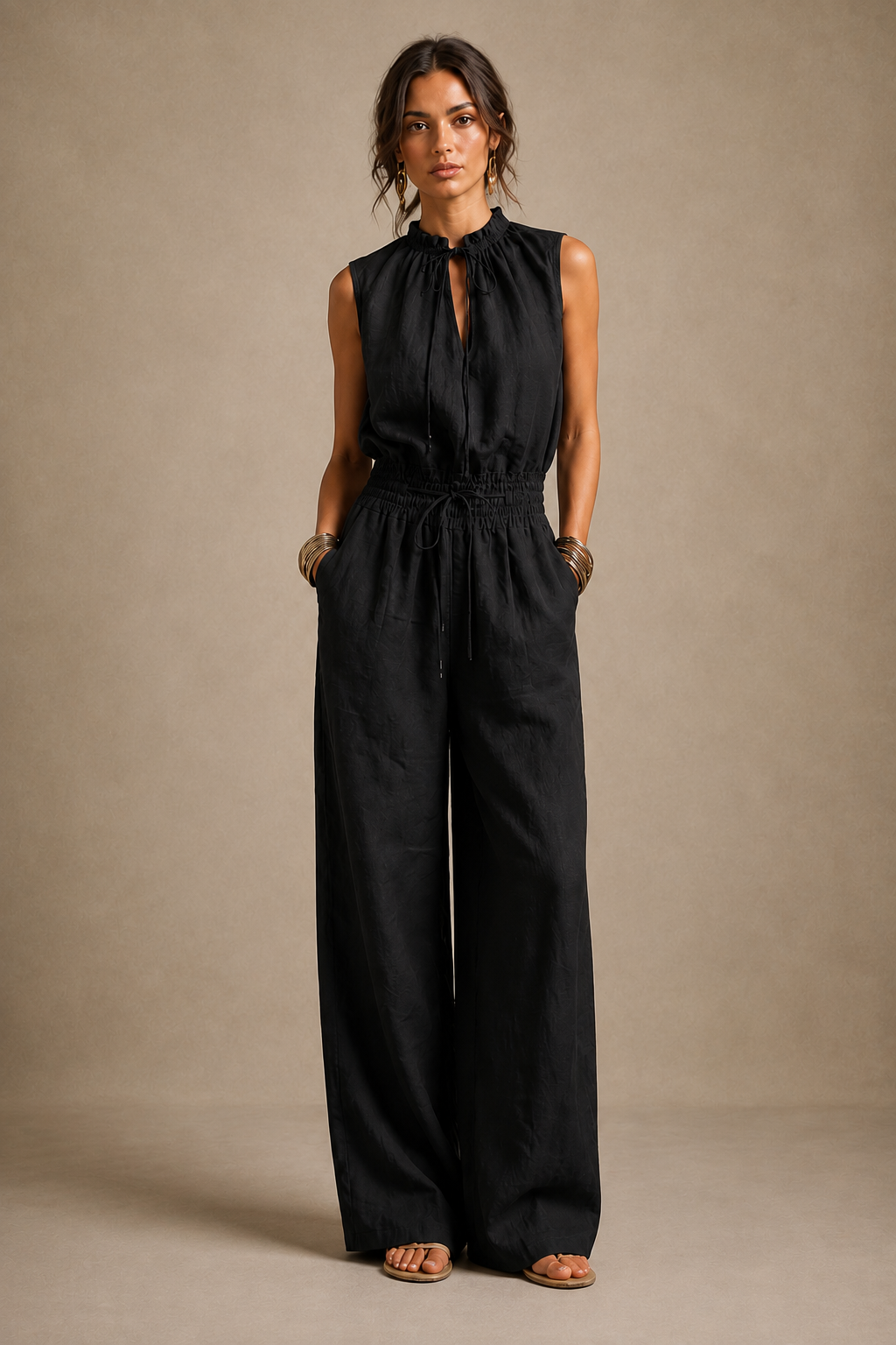 Zenaide | tuta con scollo alto allacciato e gambe larghe