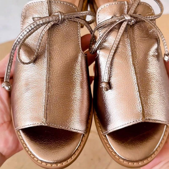 LILLIANA – SANDALI IN PELLE CON CINTURINI.
