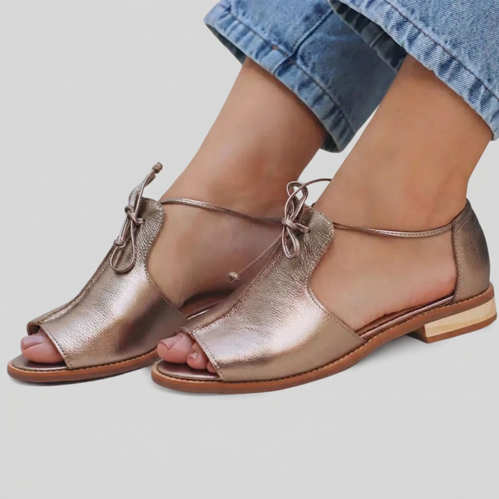 LILLIANA – SANDALI IN PELLE CON CINTURINI.
